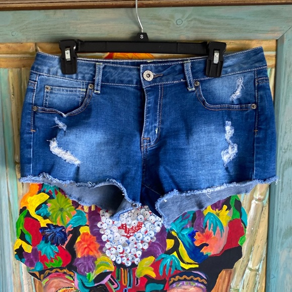 Shorts - Picture 1 of 5